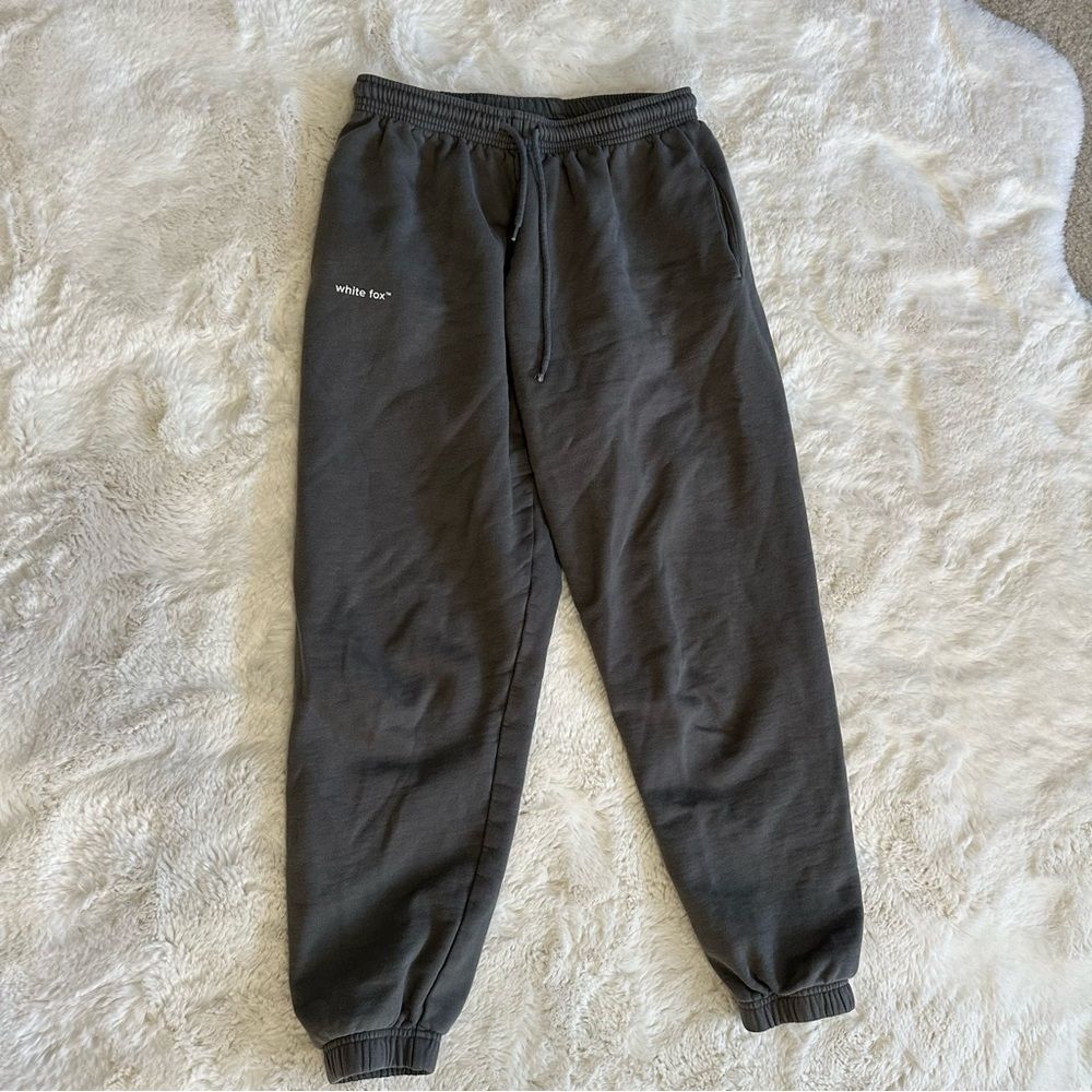 White Fox gray sweatpants / sweats🐚